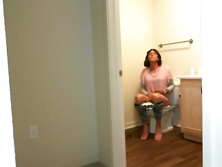 Tranny Gurls Sit Down To Pee… Wipes Her Pussy free video