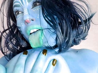 Na'vi Vibrates Blue Pussy And Sucks Blue Nipples free video