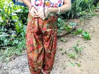 Desi Indian Bhabhi Outdoor Public Pissing Video Compilation free video